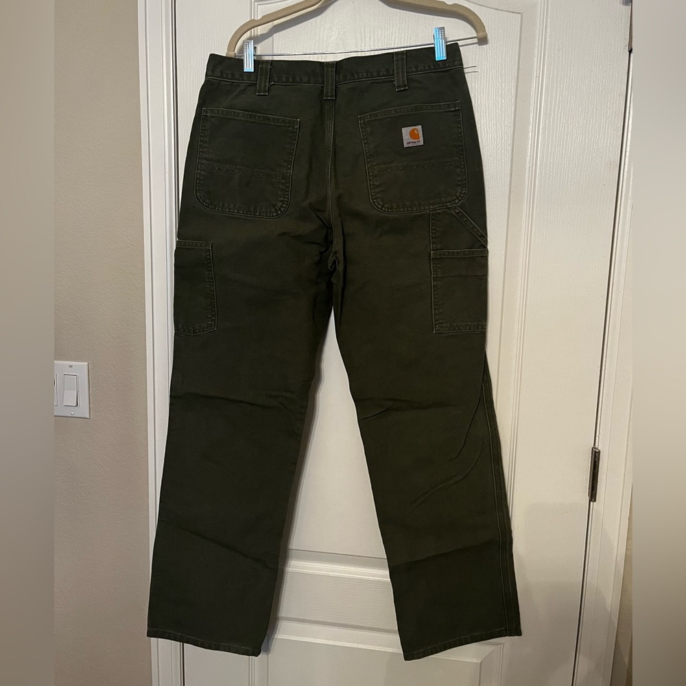 Men’s Carhartt pants, size 33x32. NWOT. Olive green color.